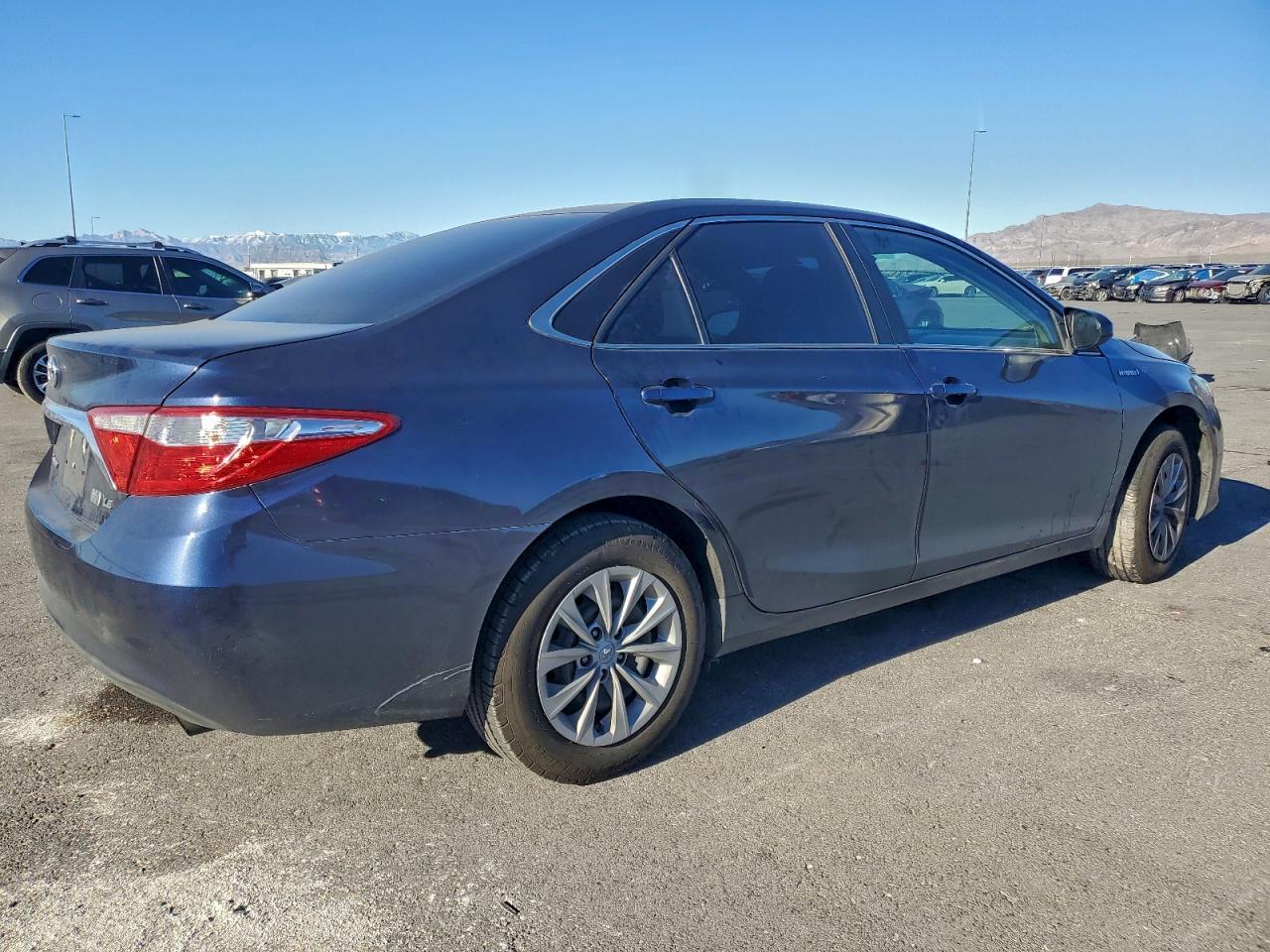 2015 Toyota Camry Hybrid Le - Фото 3
