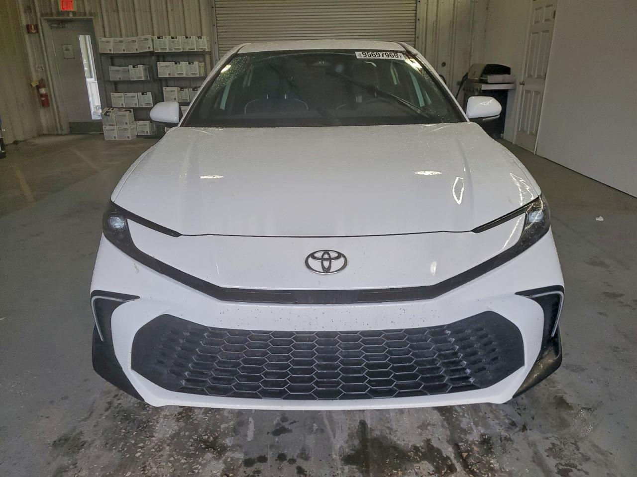 2025 Toyota Camry Se - Image 5