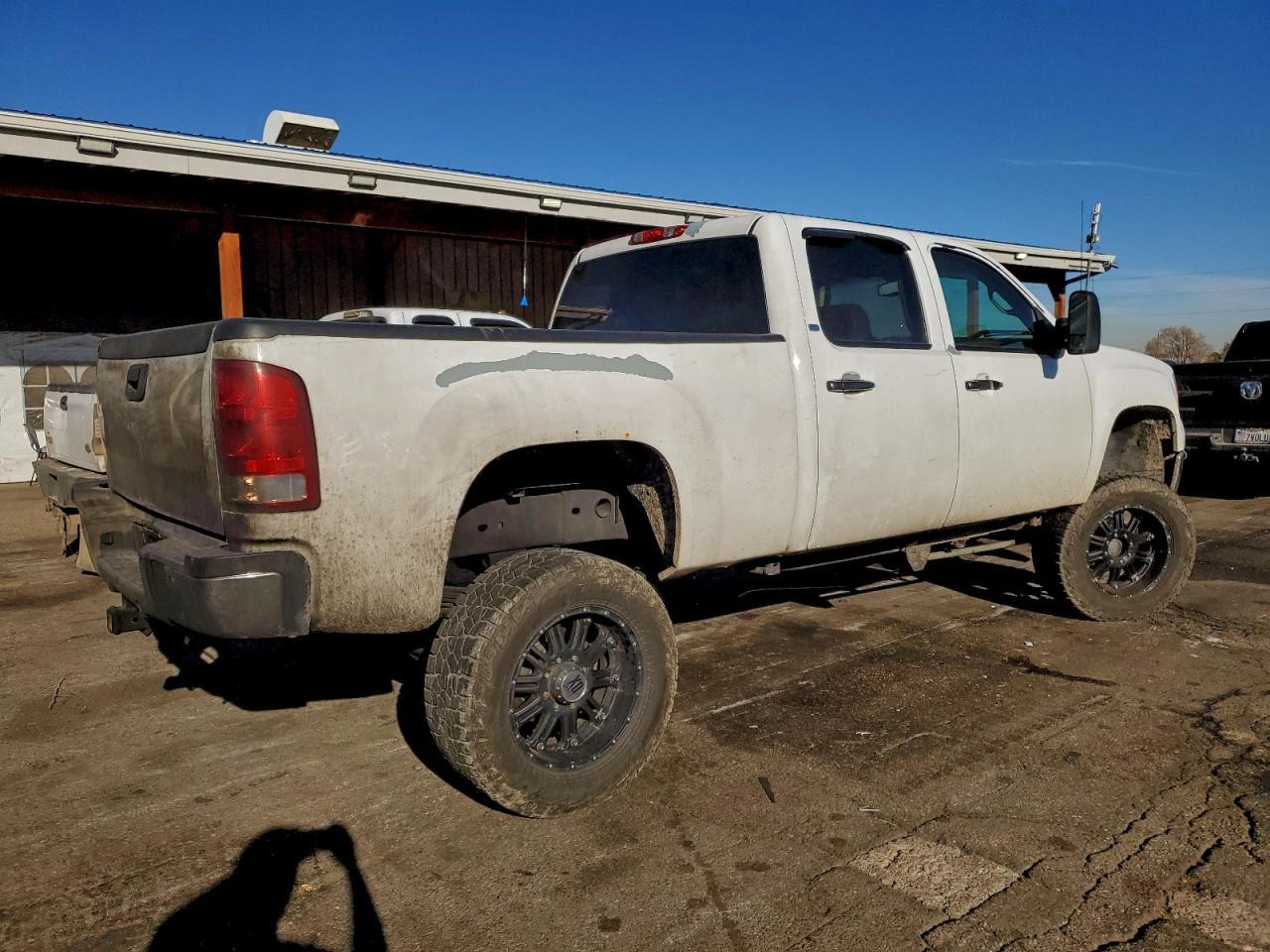 2007 GMC Sierra K2500 Heavy Duty - Image 3