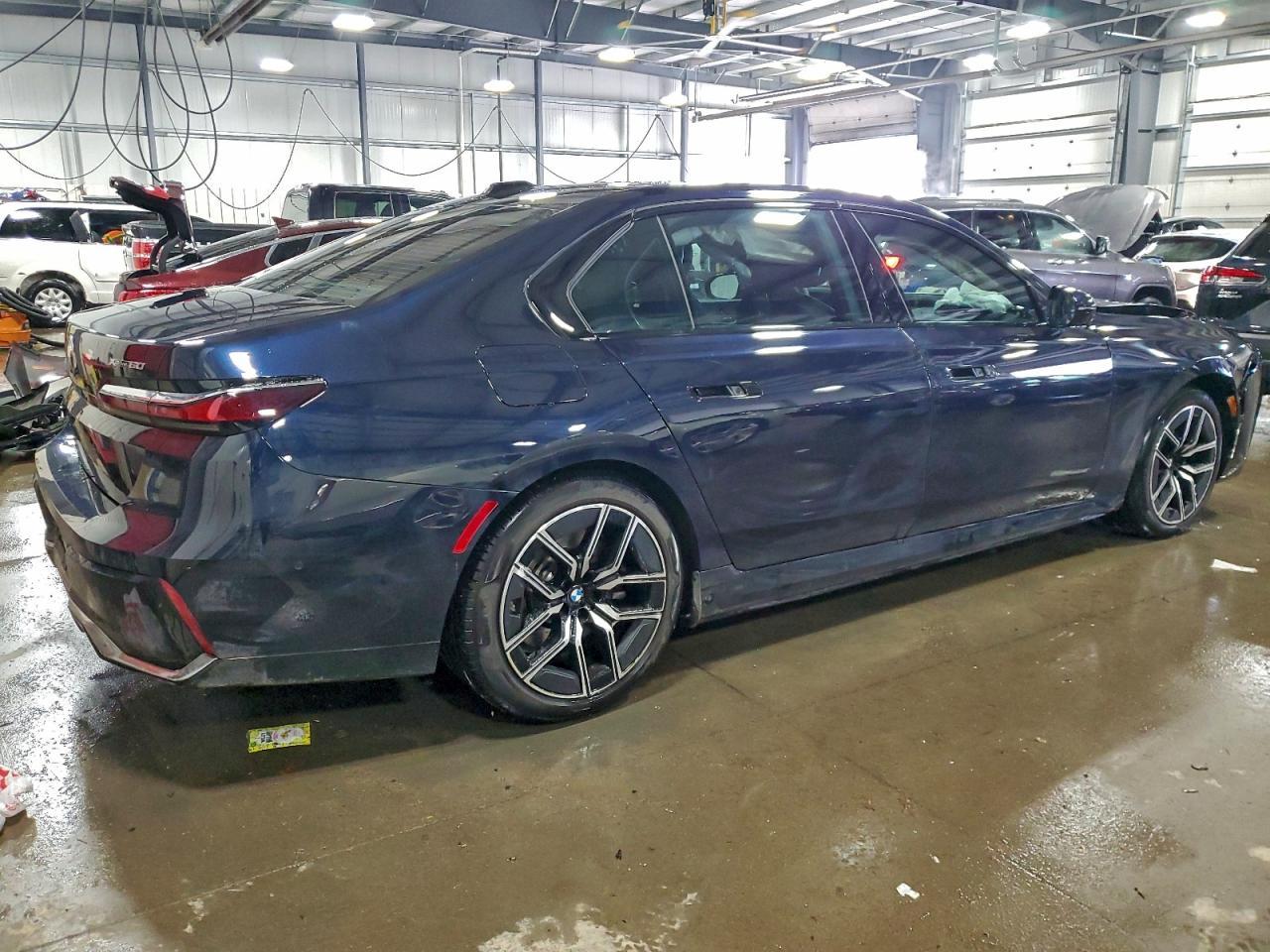 2023 BMW I7 xDrive60 - Фото 3