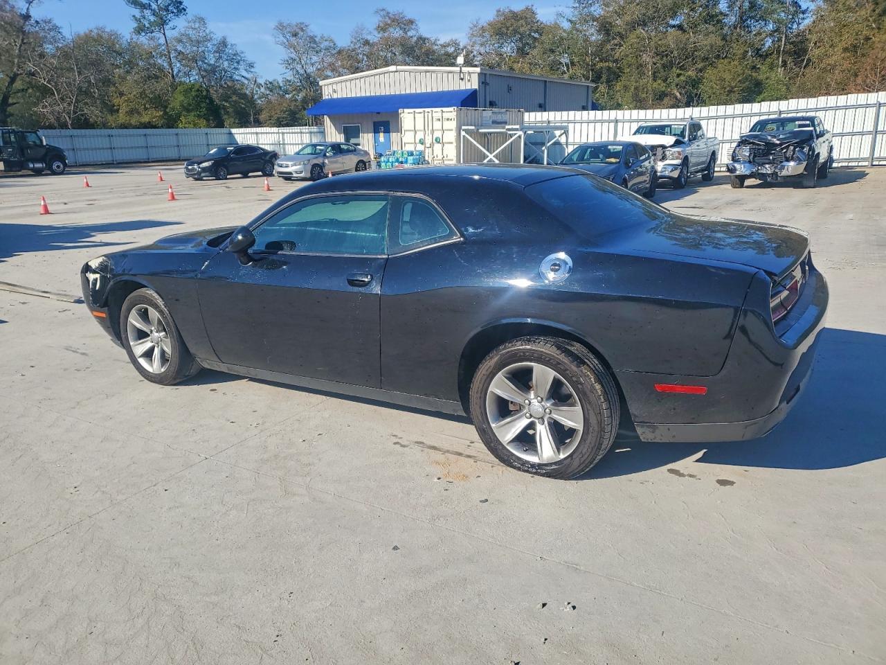 2016 Dodge Challenger Sxt - Image 2