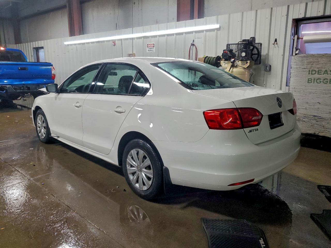 2014 Volkswagen Jetta Base - Image 2