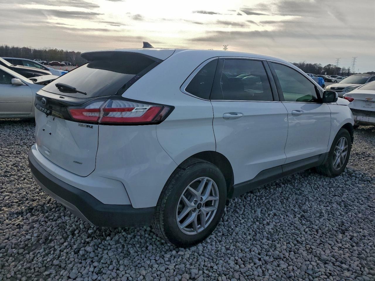 2023 Ford Edge Sel - Image 3
