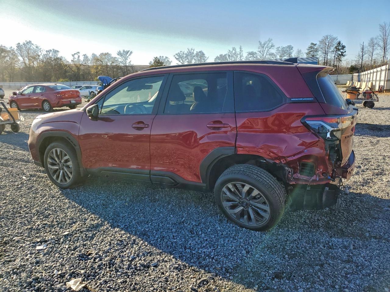 2025 Subaru Forester Touring - Фото 2