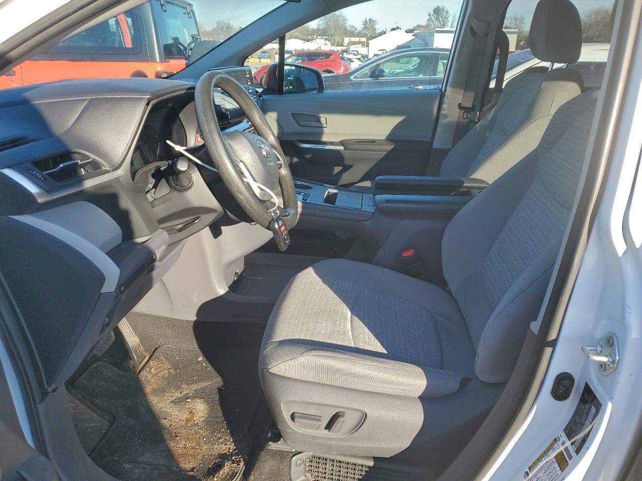 2021 Toyota Sienna Le - Фото 7