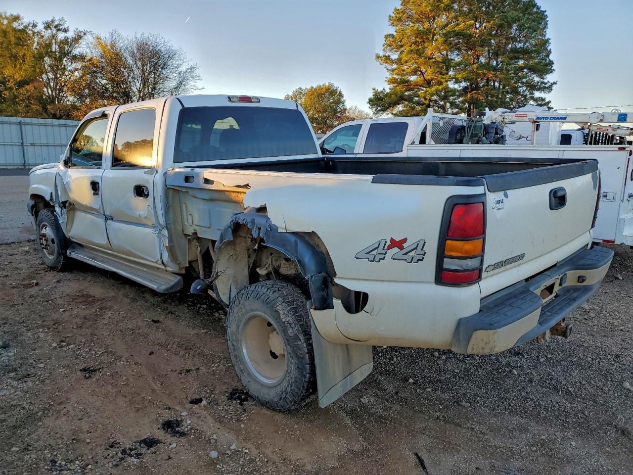 2007 Chevrolet Silverado K3500 - Image 2