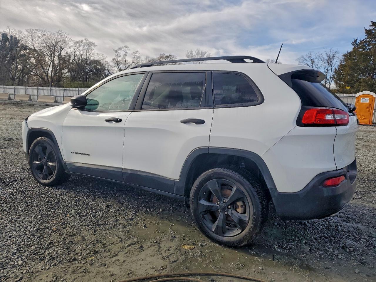 2017 Jeep Cherokee Sport - Image 2