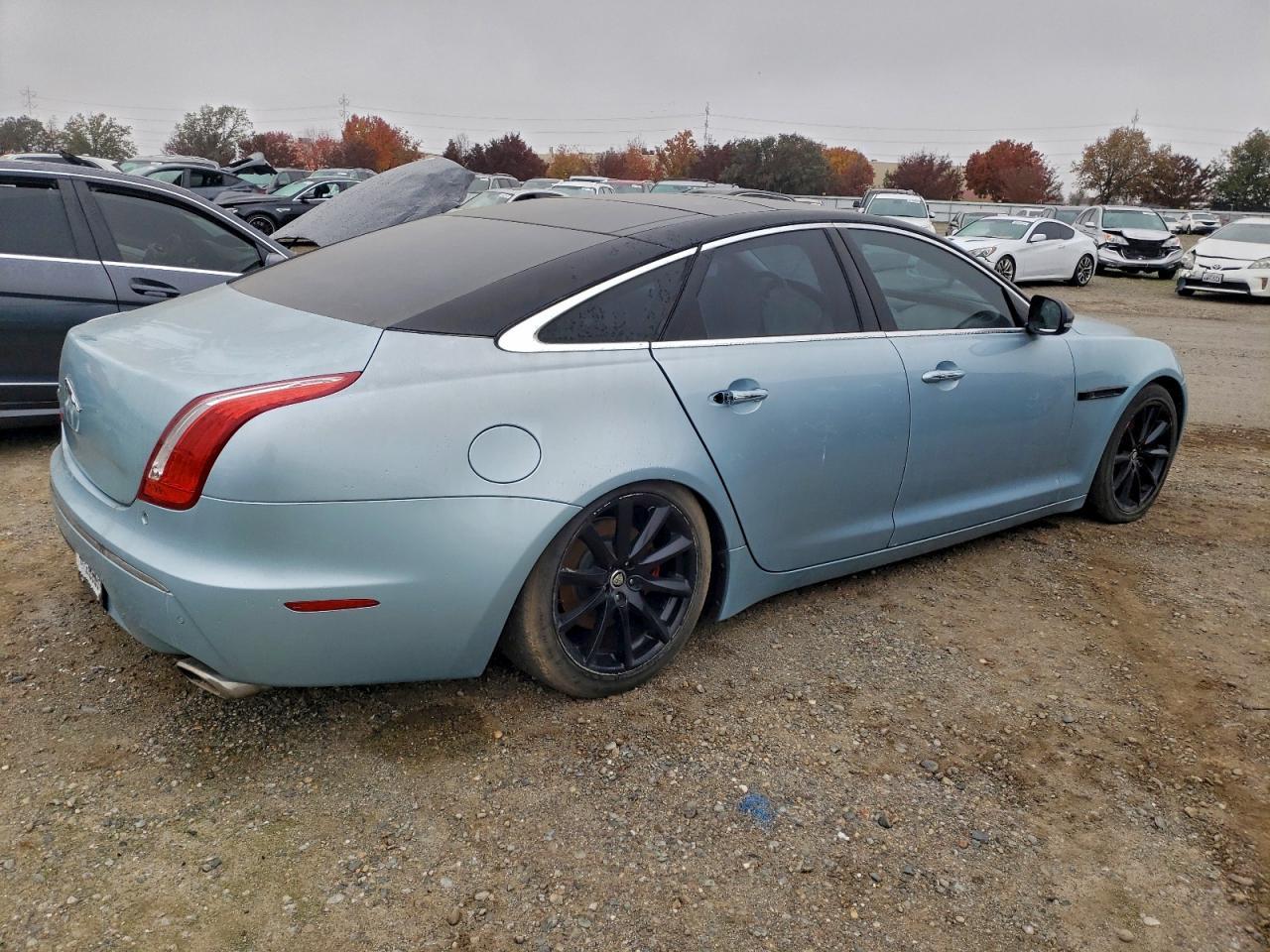 2012 Jaguar Xj - Image 3
