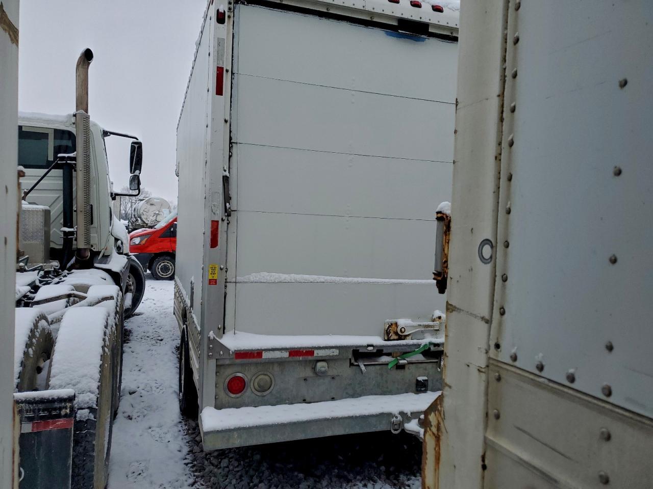 2006 Ford E450 Box Truck - Image 2