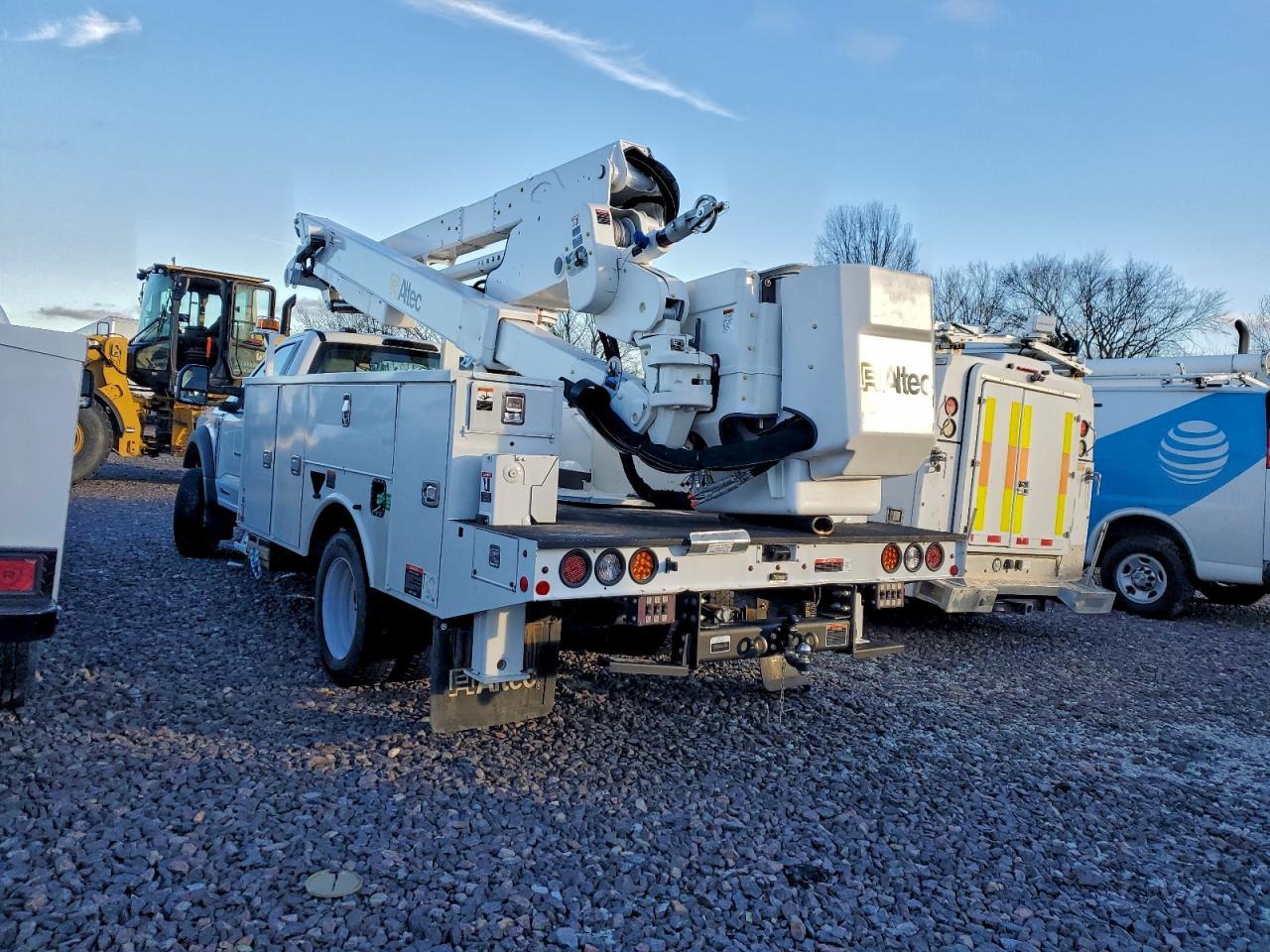2025 Ford F550 Super Duty Bucket Truck - Фото 2