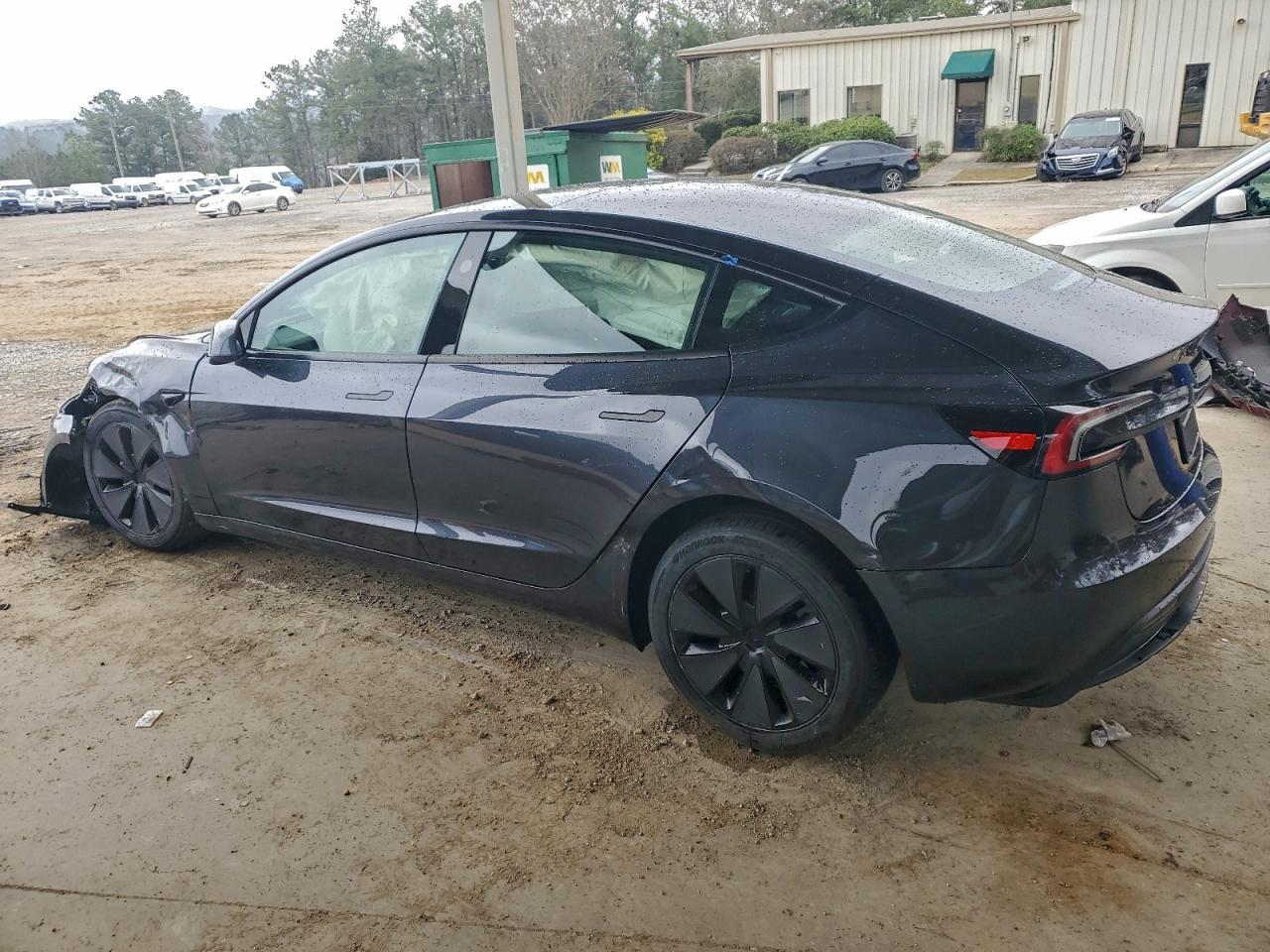 2025 Tesla Model 3 - Фото 2