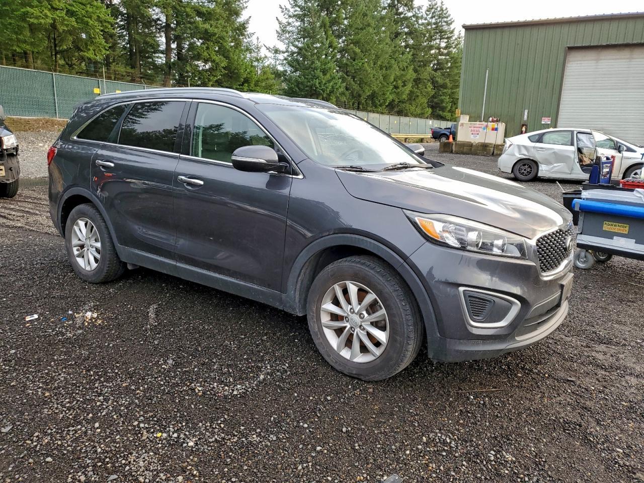 2017 Kia Sorento Lx - Image 4