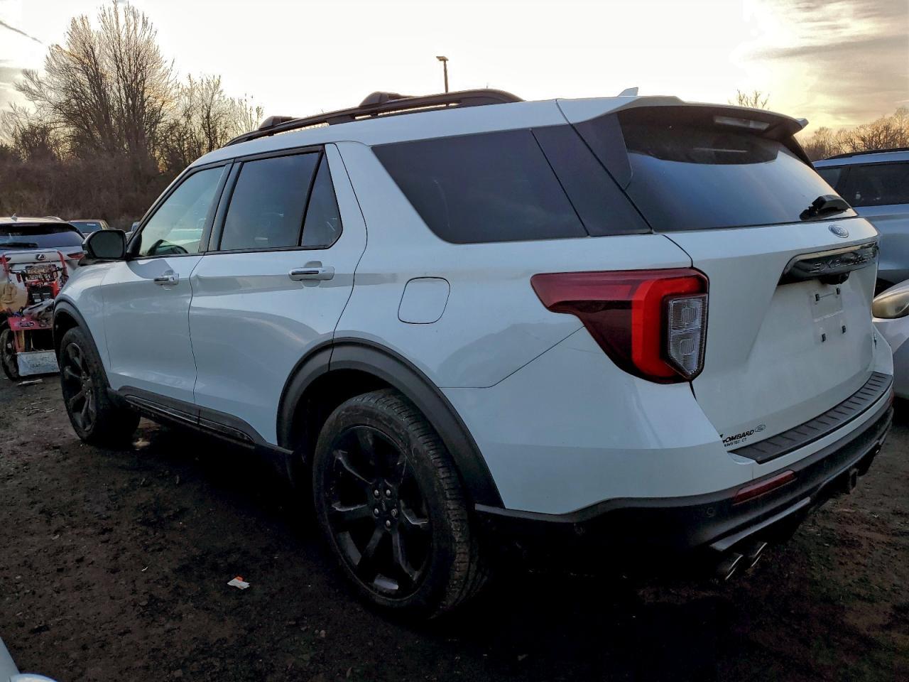 2022 Ford Explorer St - Image 2
