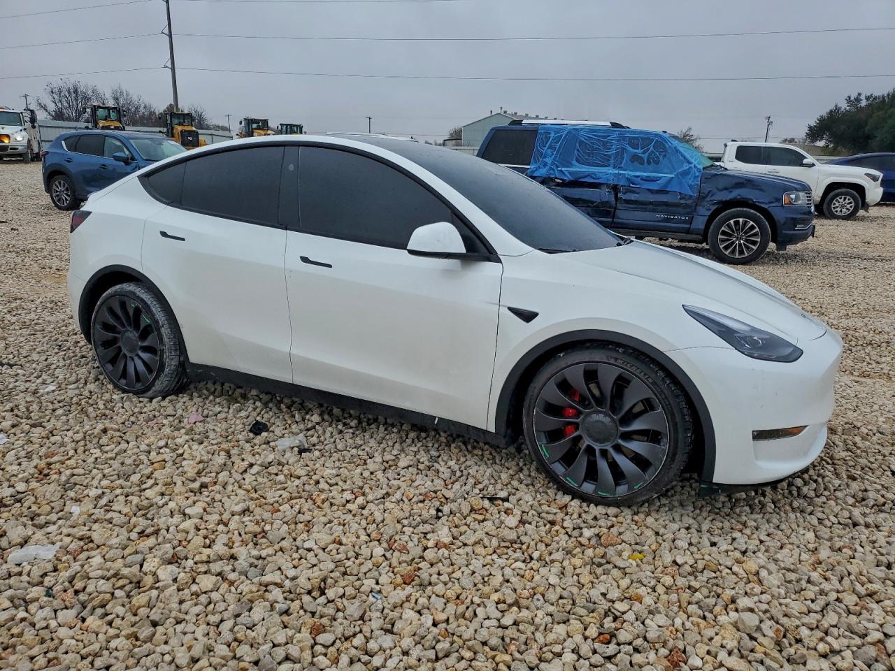 2024 Tesla Model Y - Фото 4