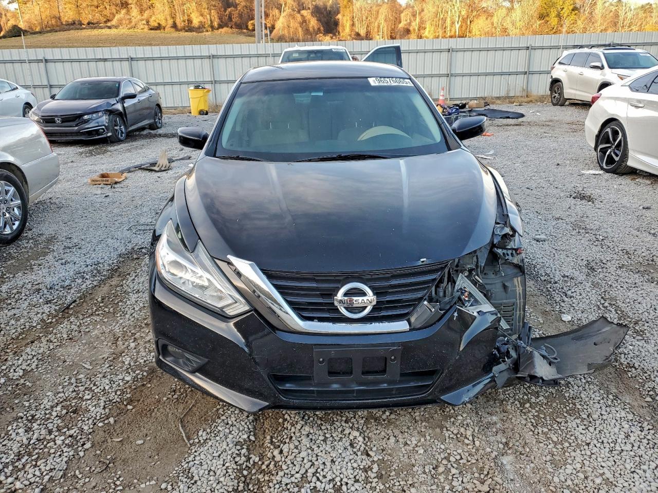2017 Nissan Altima 2.5 - Image 5