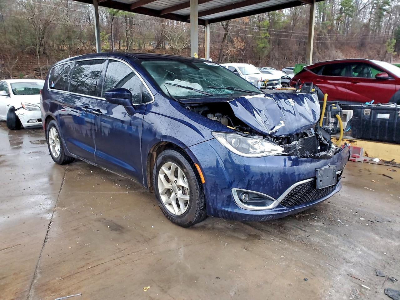 2018 Chrysler Pacifica Touring Plus - Image 4