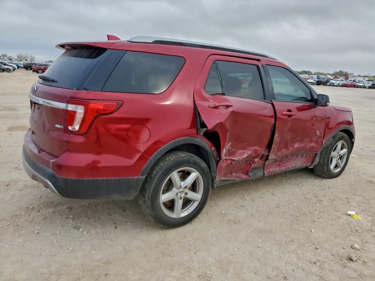 2016 Ford Explorer Xlt - Фото 3