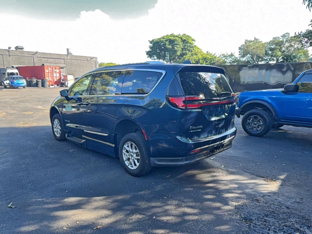 2021 Chrysler Pacifica Touring L - Image 3