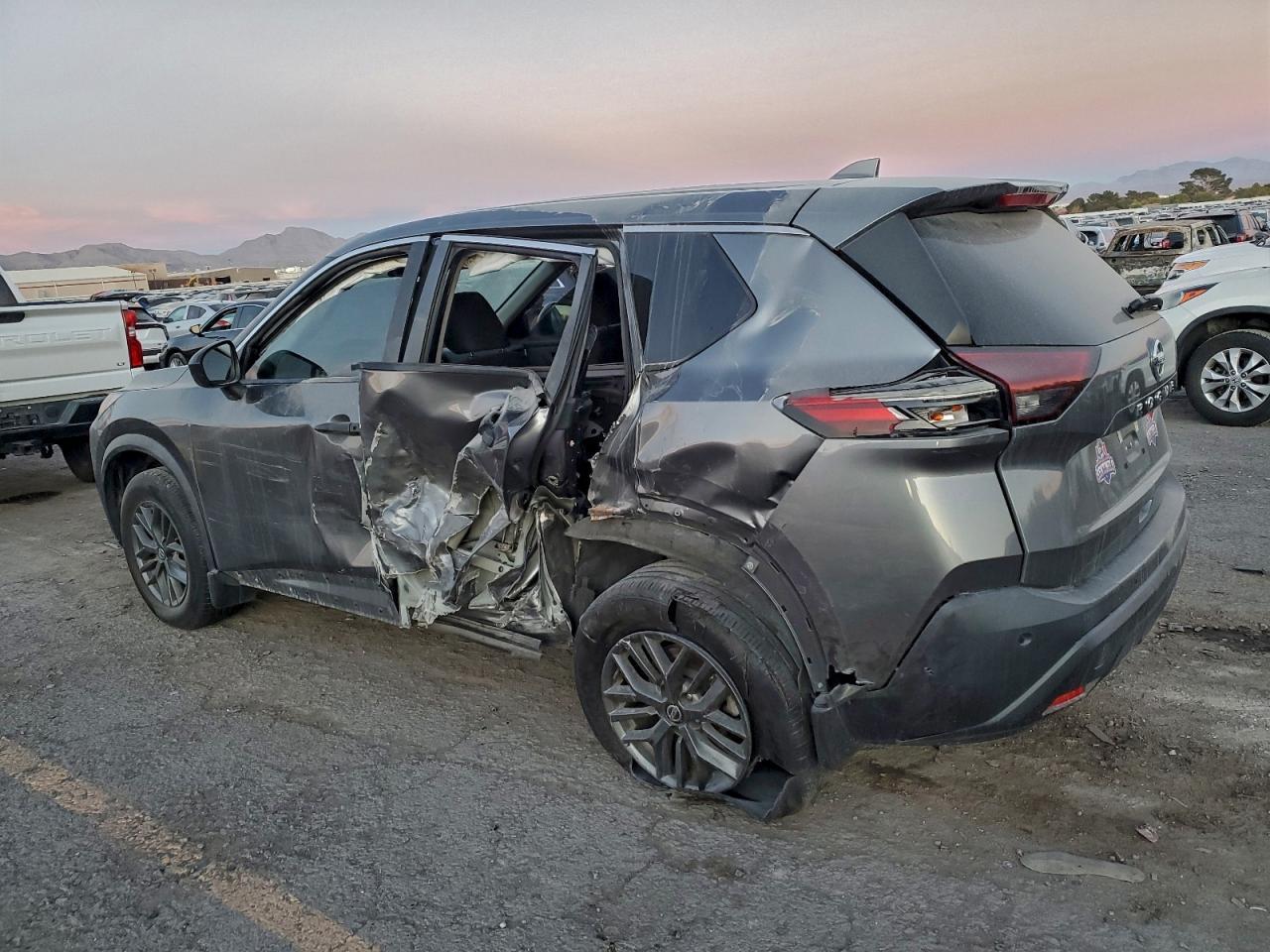 2021 Nissan Rogue S - Фото 2