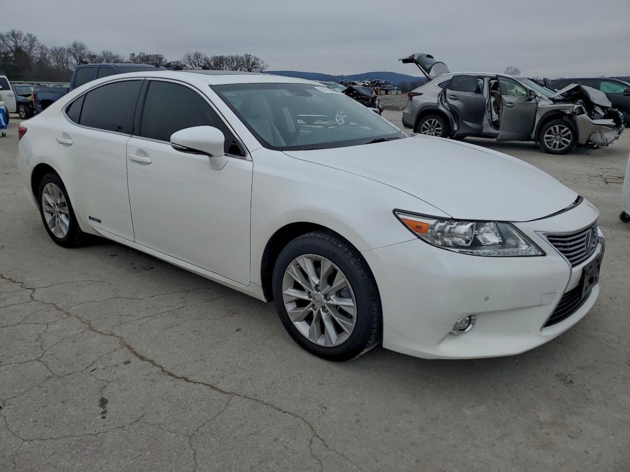 2015 Lexus Es 300H - Фото 4