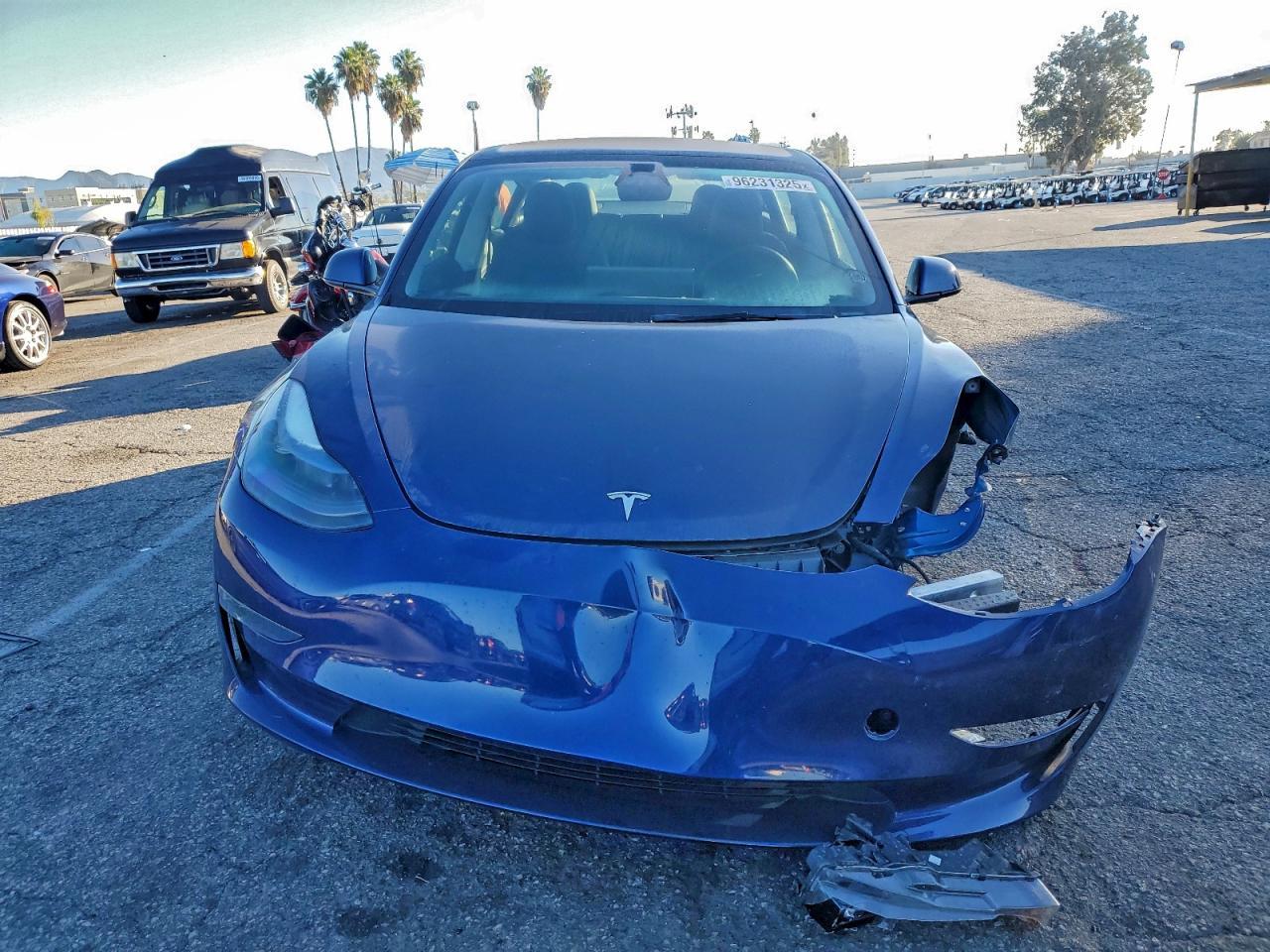 2023 Tesla Model 3 - Фото 5