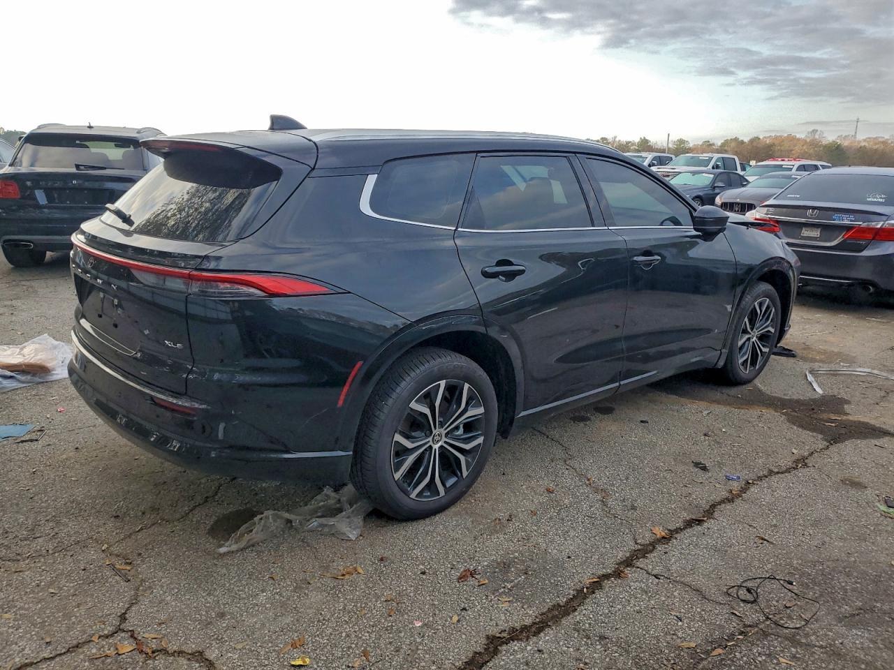 2025 Toyota Crown Signia Xle - Image 3