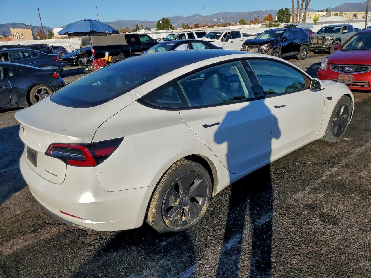 2022 Tesla Model 3 - Image 3