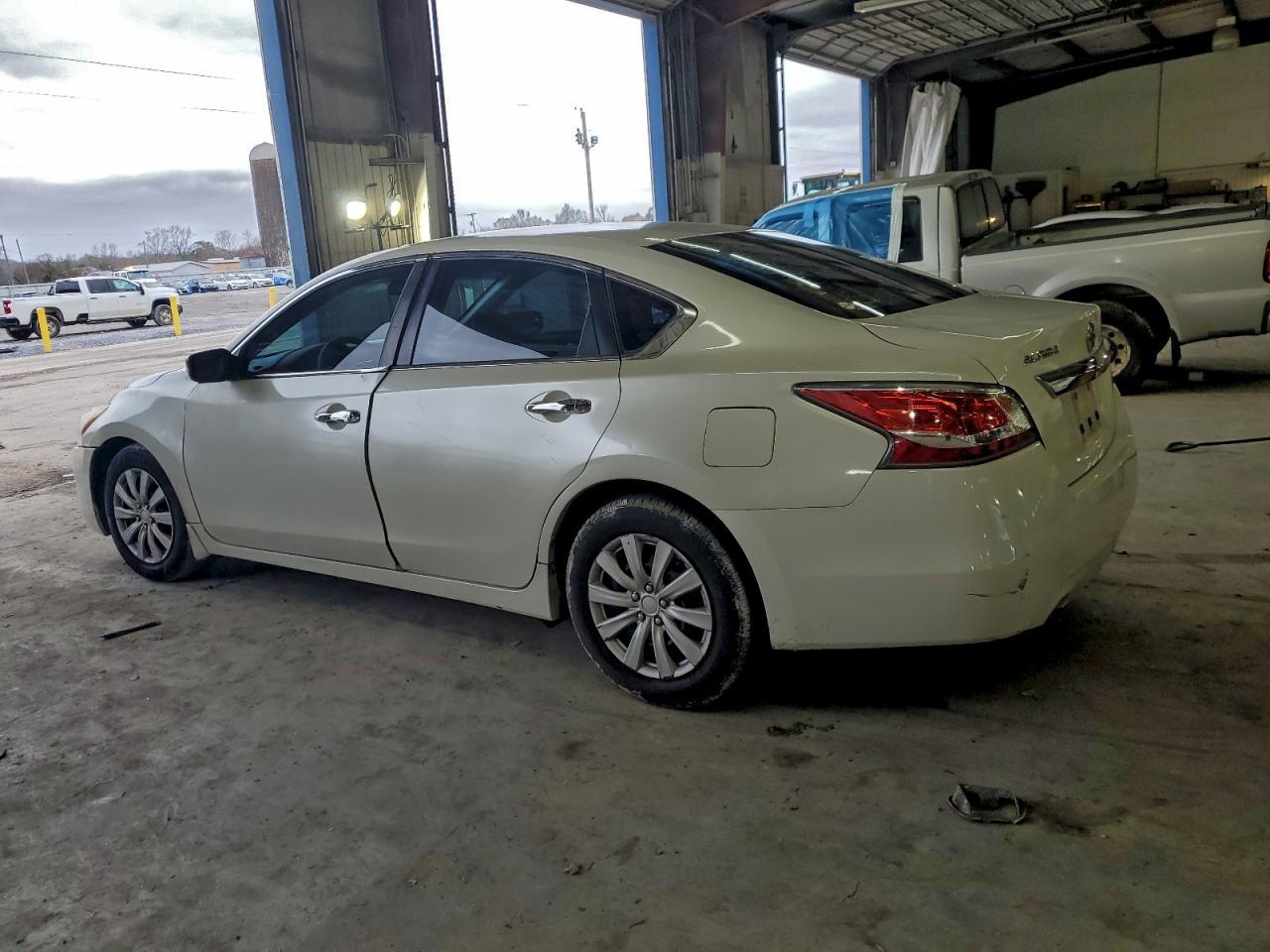 2015 Nissan Altima 2.5 - Image 2