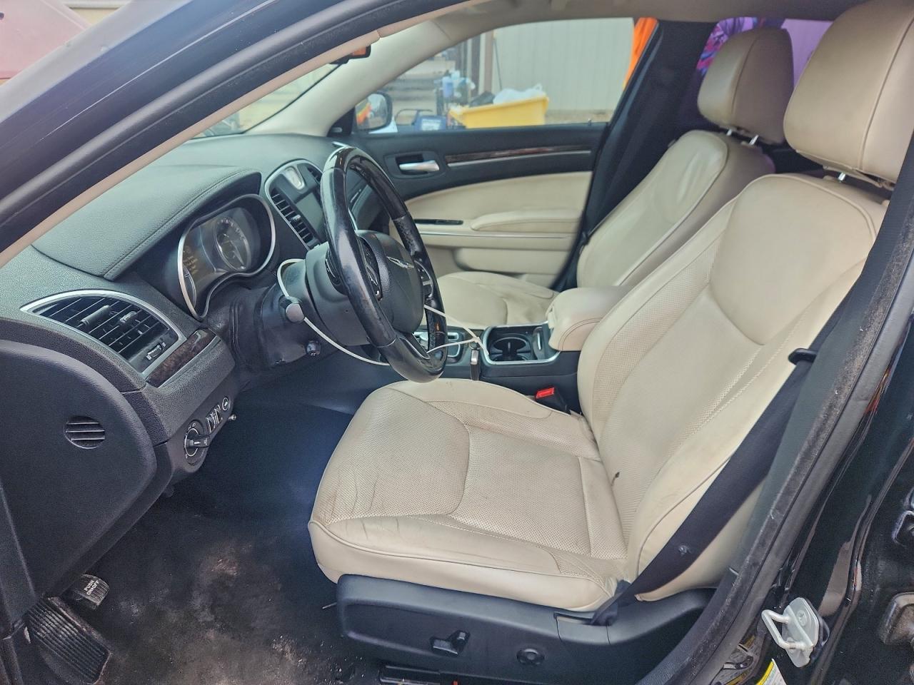 2015 Chrysler 300C - Image 7