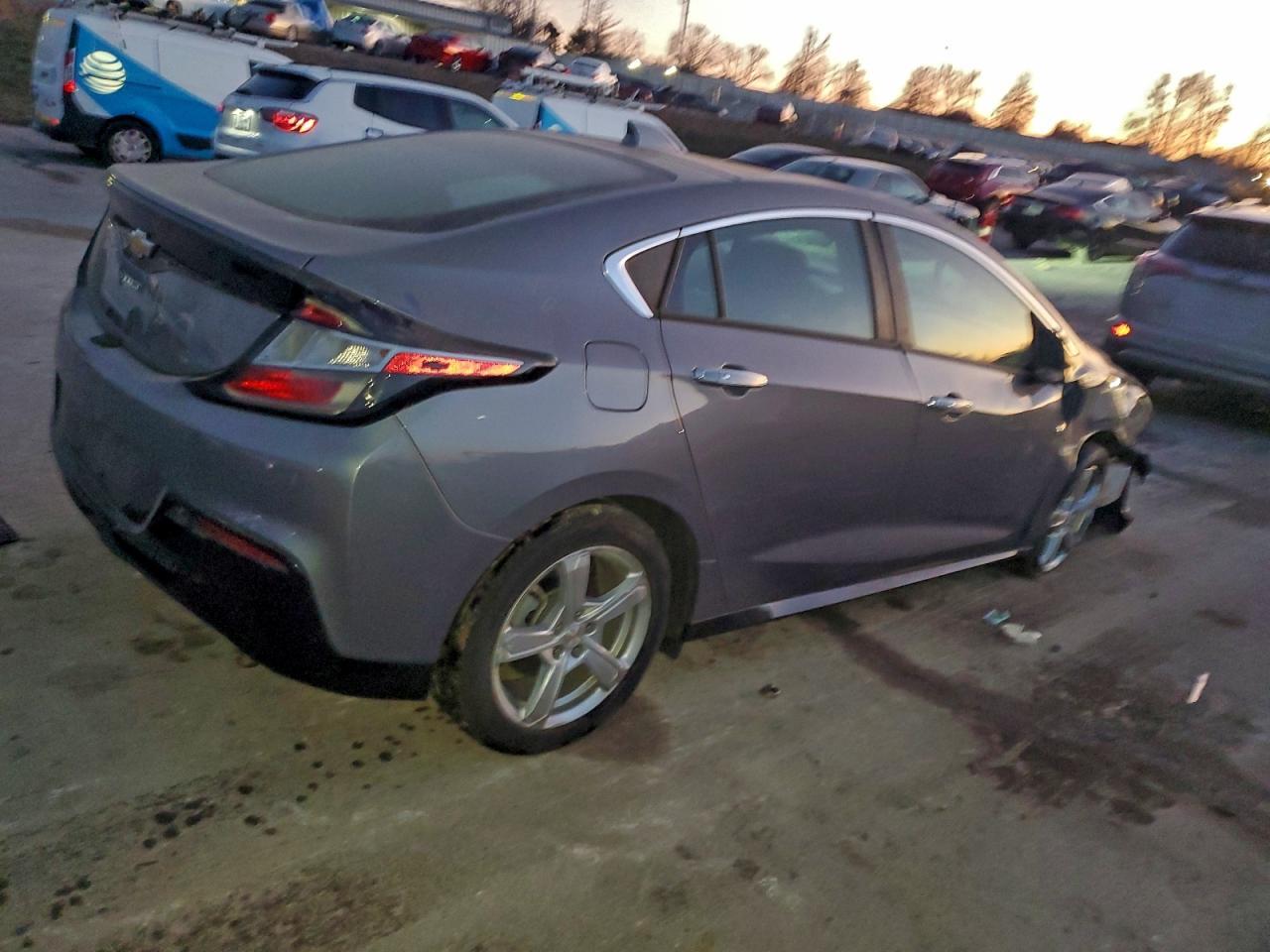 2018 Chevrolet Volt Lt - Image 3