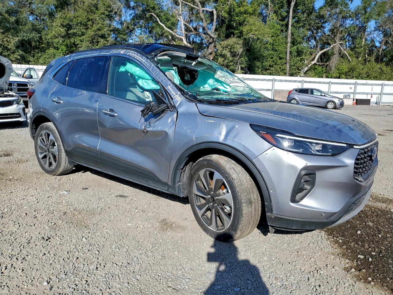 2024 Ford Escape Platinum - Image 4