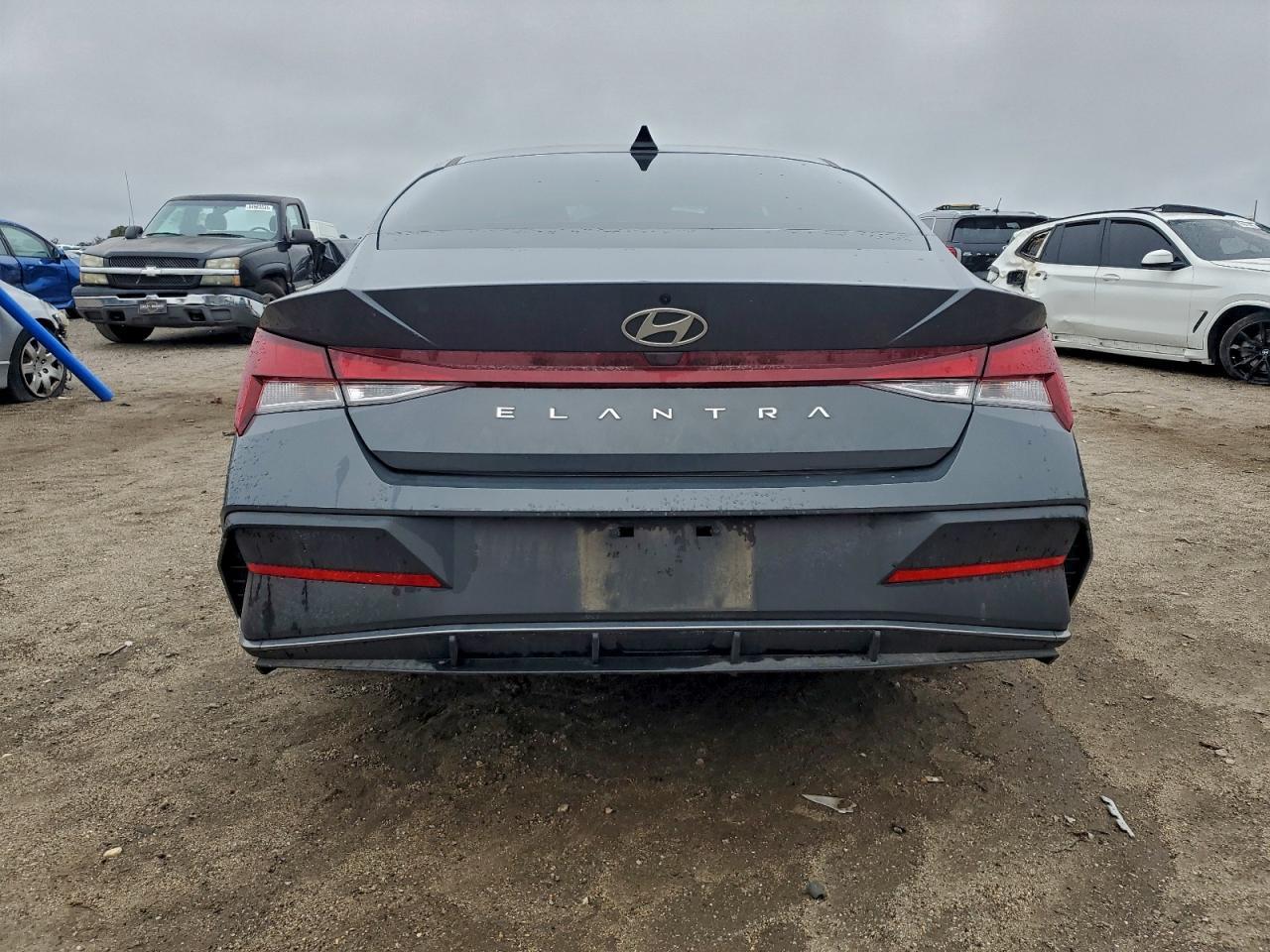 2024 Hyundai Elantra Se - Image 6