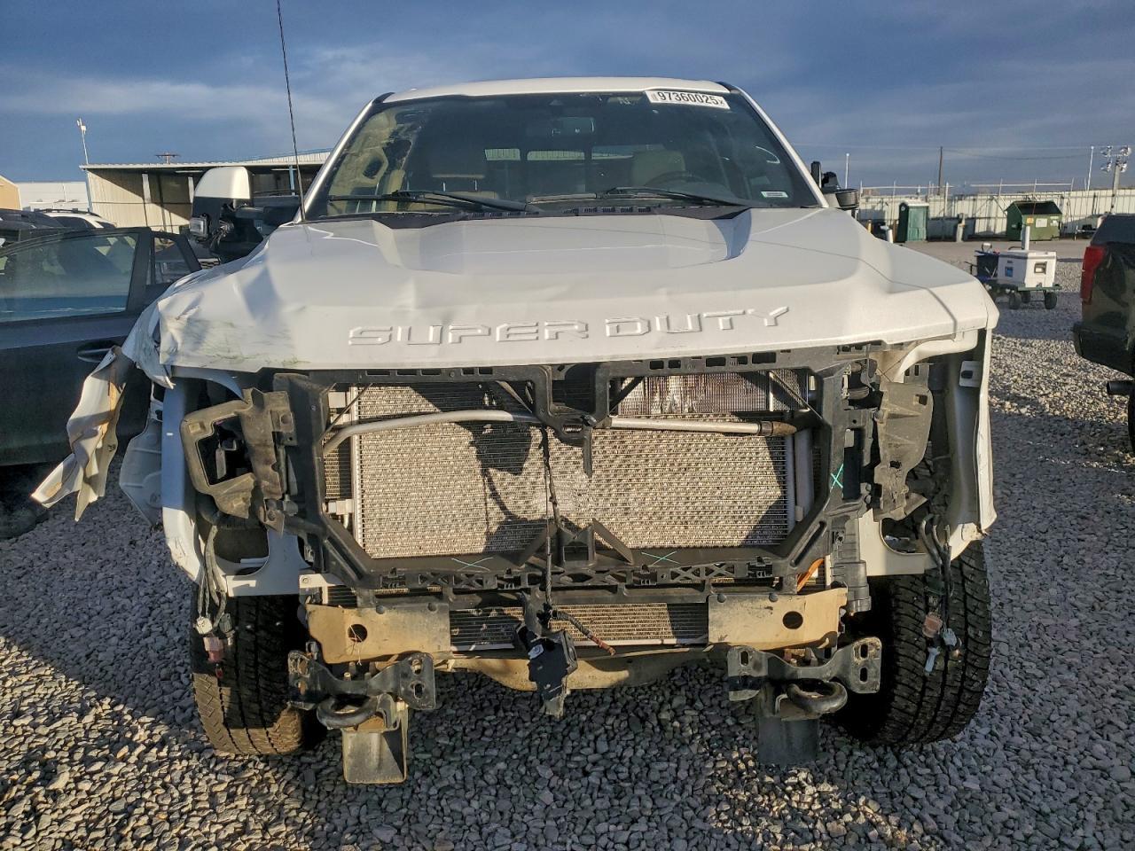 2022 Ford F350 Super Duty - Фото 5