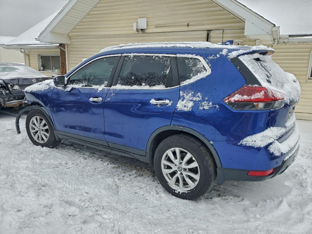 2019 Nissan Rogue S - Фото 2