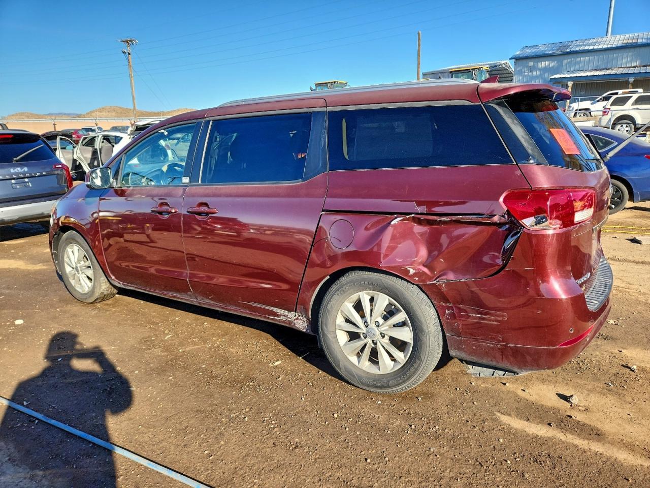 2017 Kia Sedona Lx - Image 2