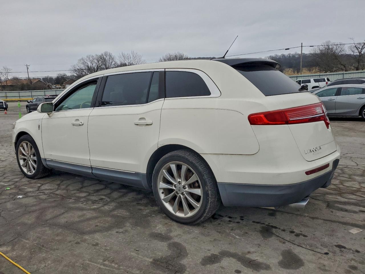 2012 Lincoln Mkt - Image 2