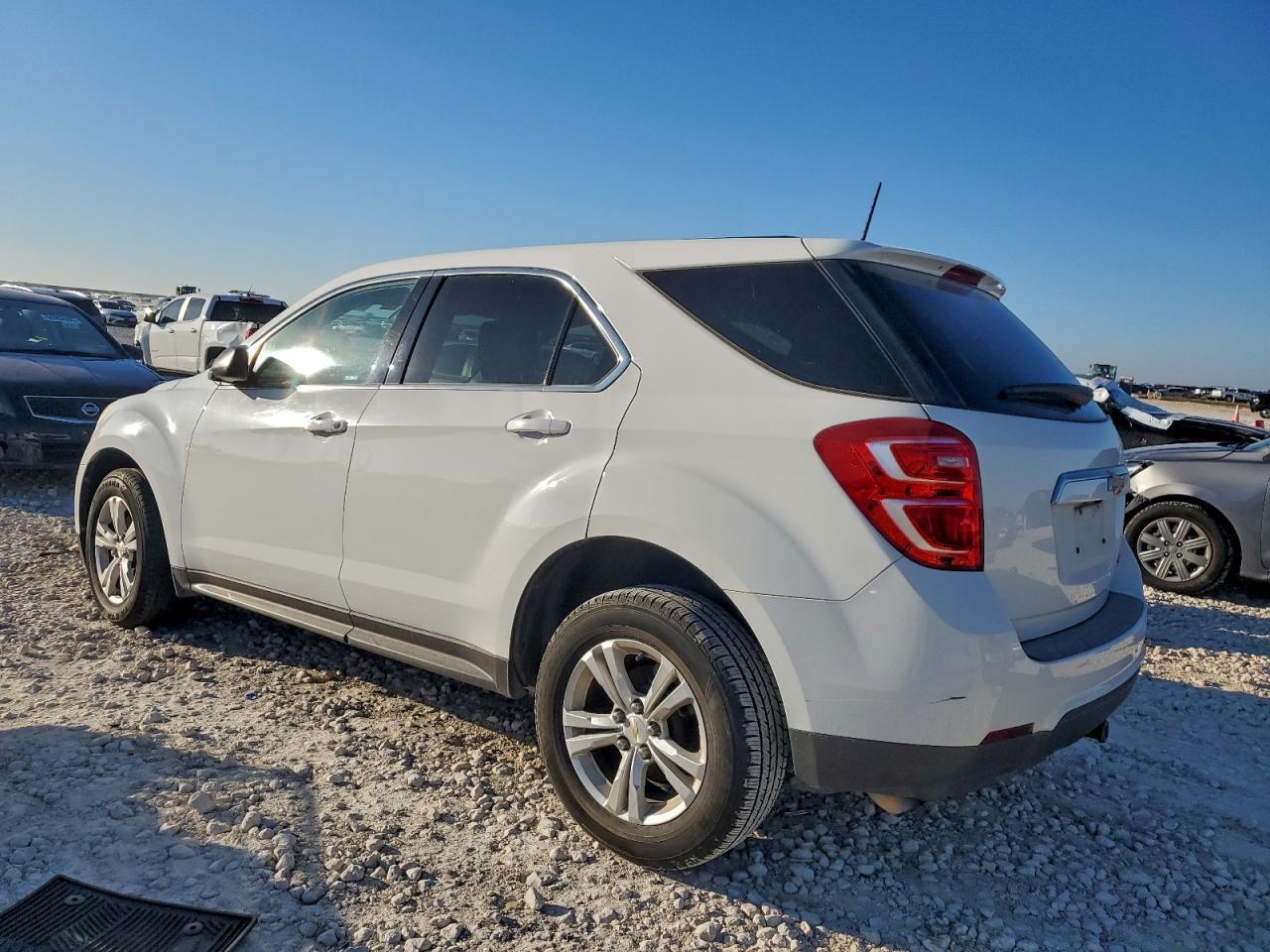 2016 Chevrolet Equinox Ls - Image 2