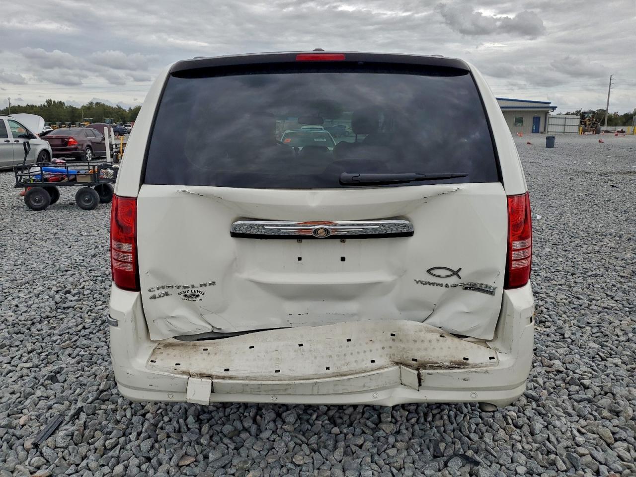 2010 Chrysler Town & Country Limited - Фото 6