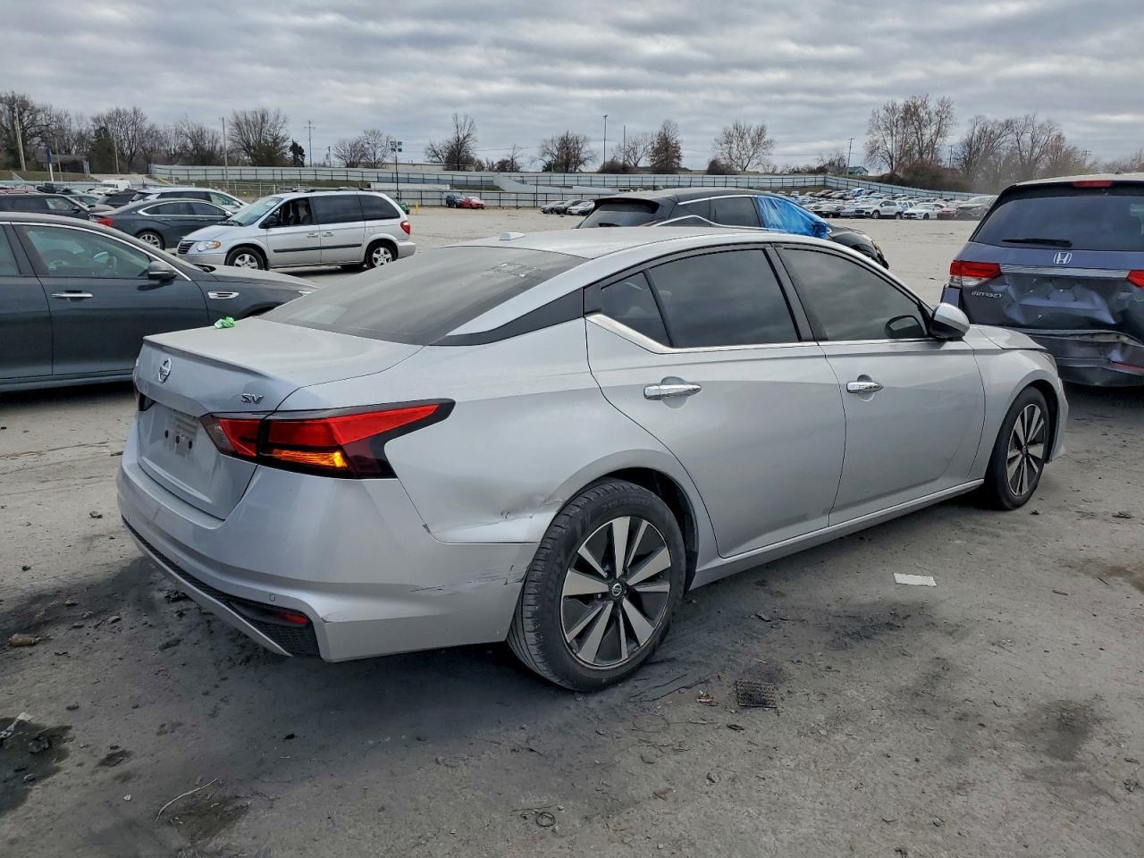 2021 Nissan Altima Sv - Фото 3