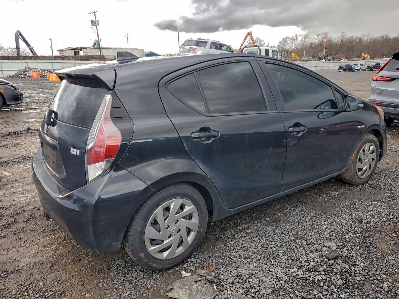 2015 Toyota Prius C - Image 3