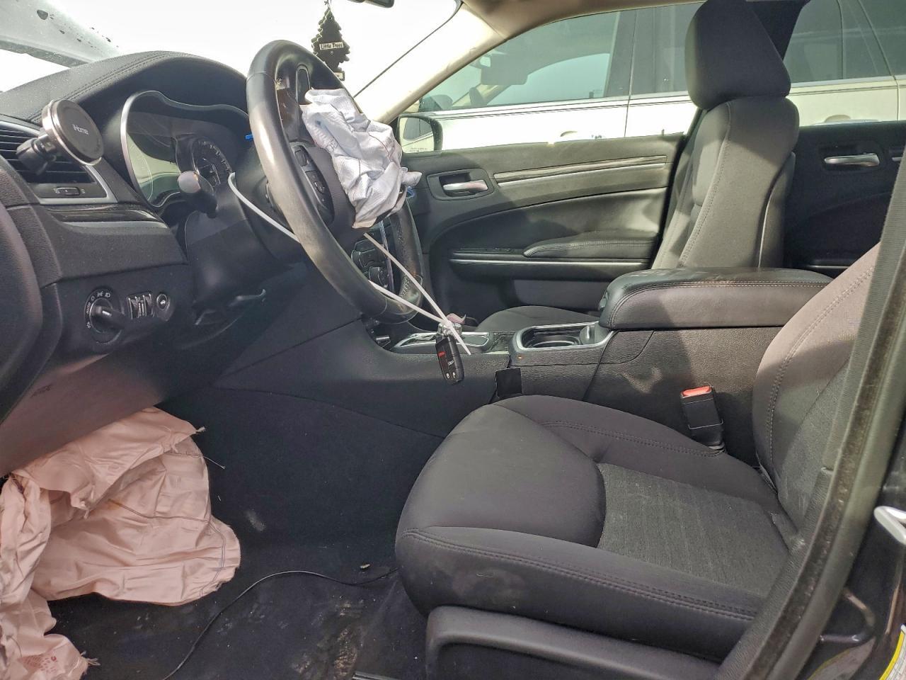 2019 Chrysler 300 Touring - Image 7