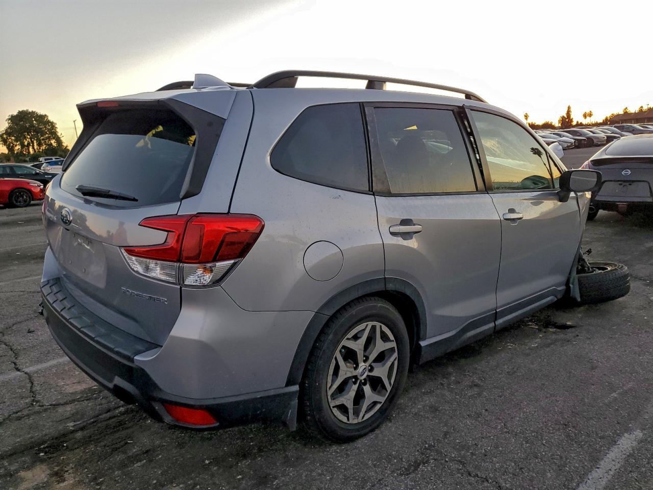 2021 Subaru Forester Premium - Фото 3