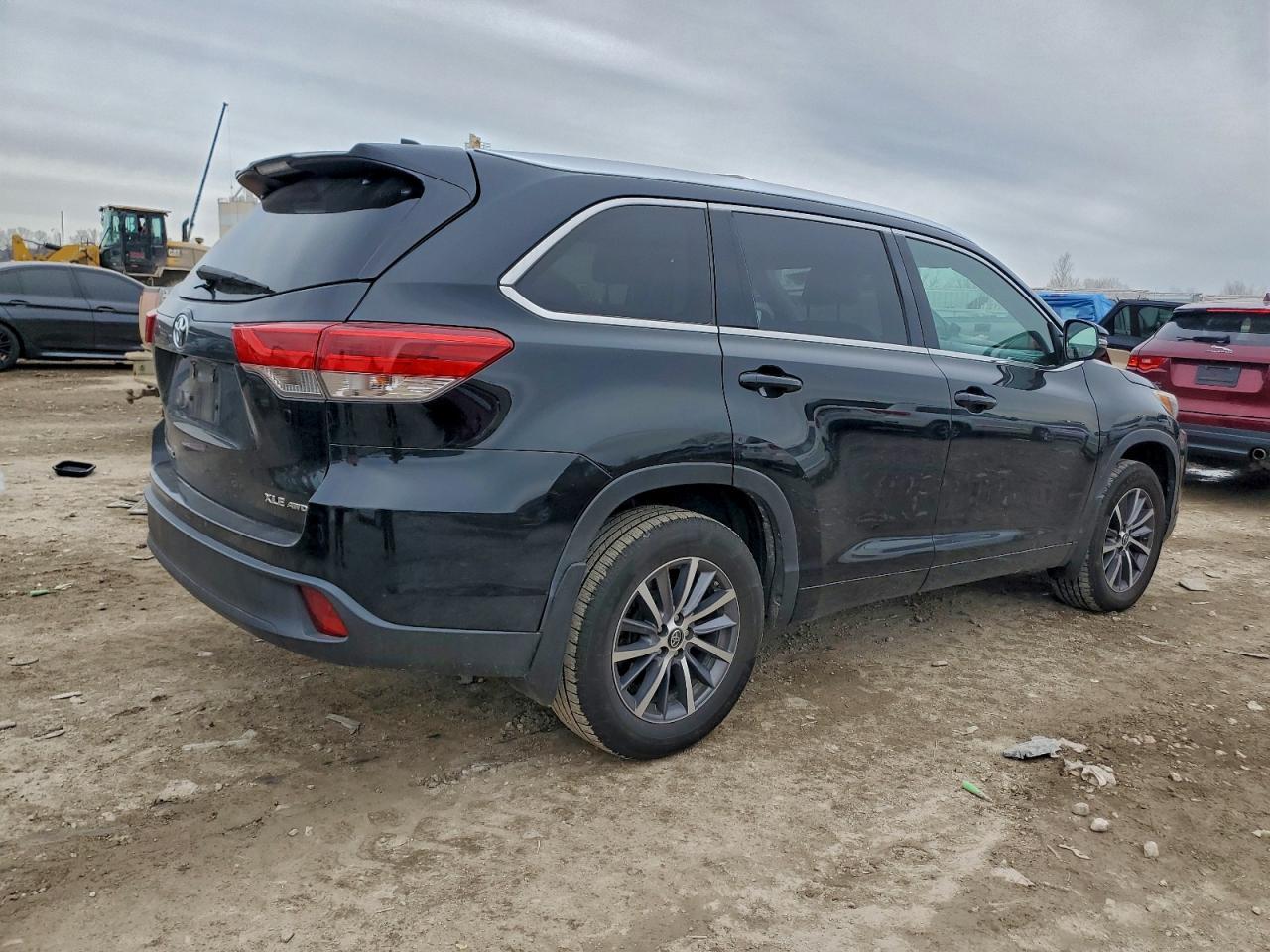 2017 Toyota Highlander Se - Фото 3