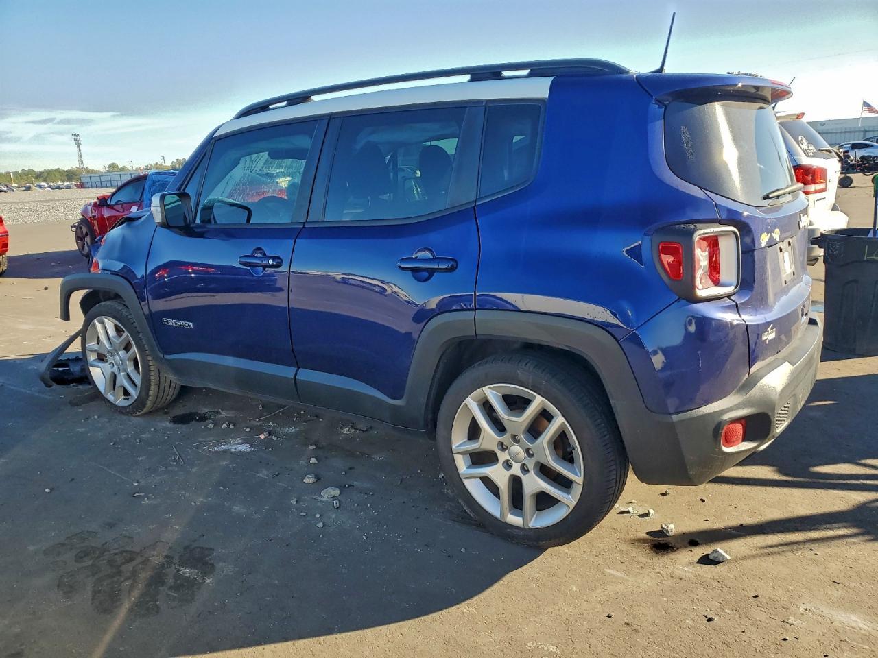 2021 Jeep Renegade Latitude - Image 2