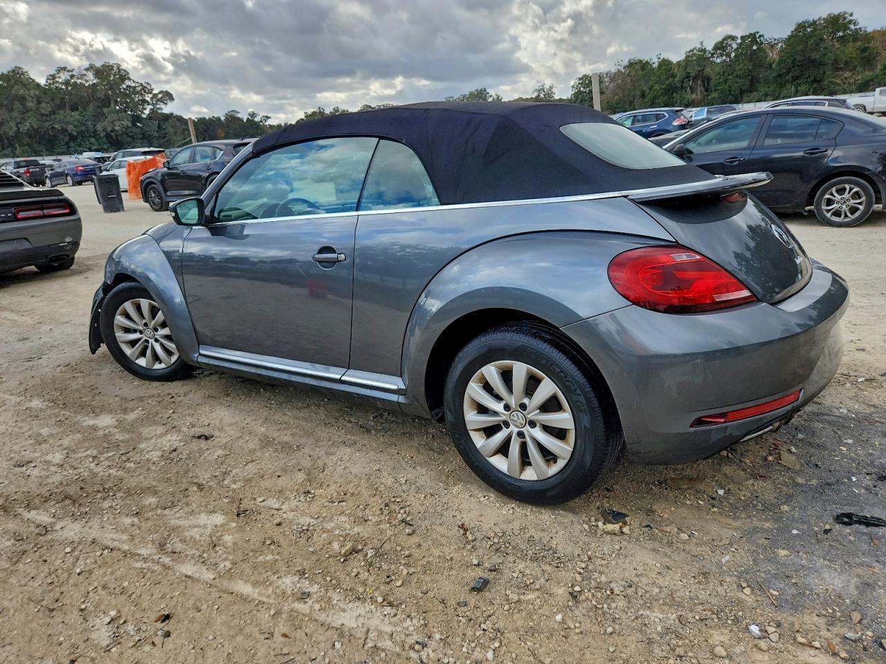 2019 Volkswagen Beetle S - Фото 2