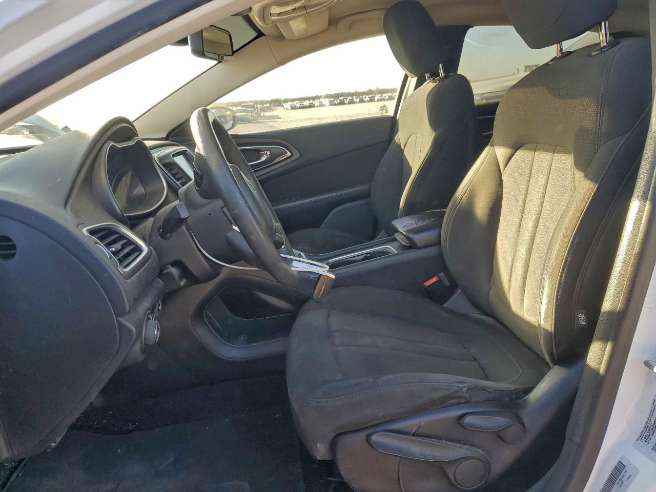 2016 Chrysler 200 Limited - Фото 7