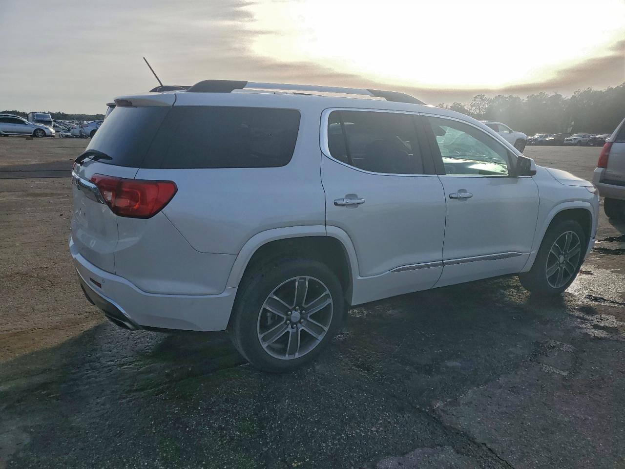 2018 GMC Acadia Denali - Image 3