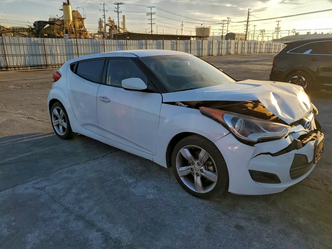 2015 Hyundai Veloster - Image 4