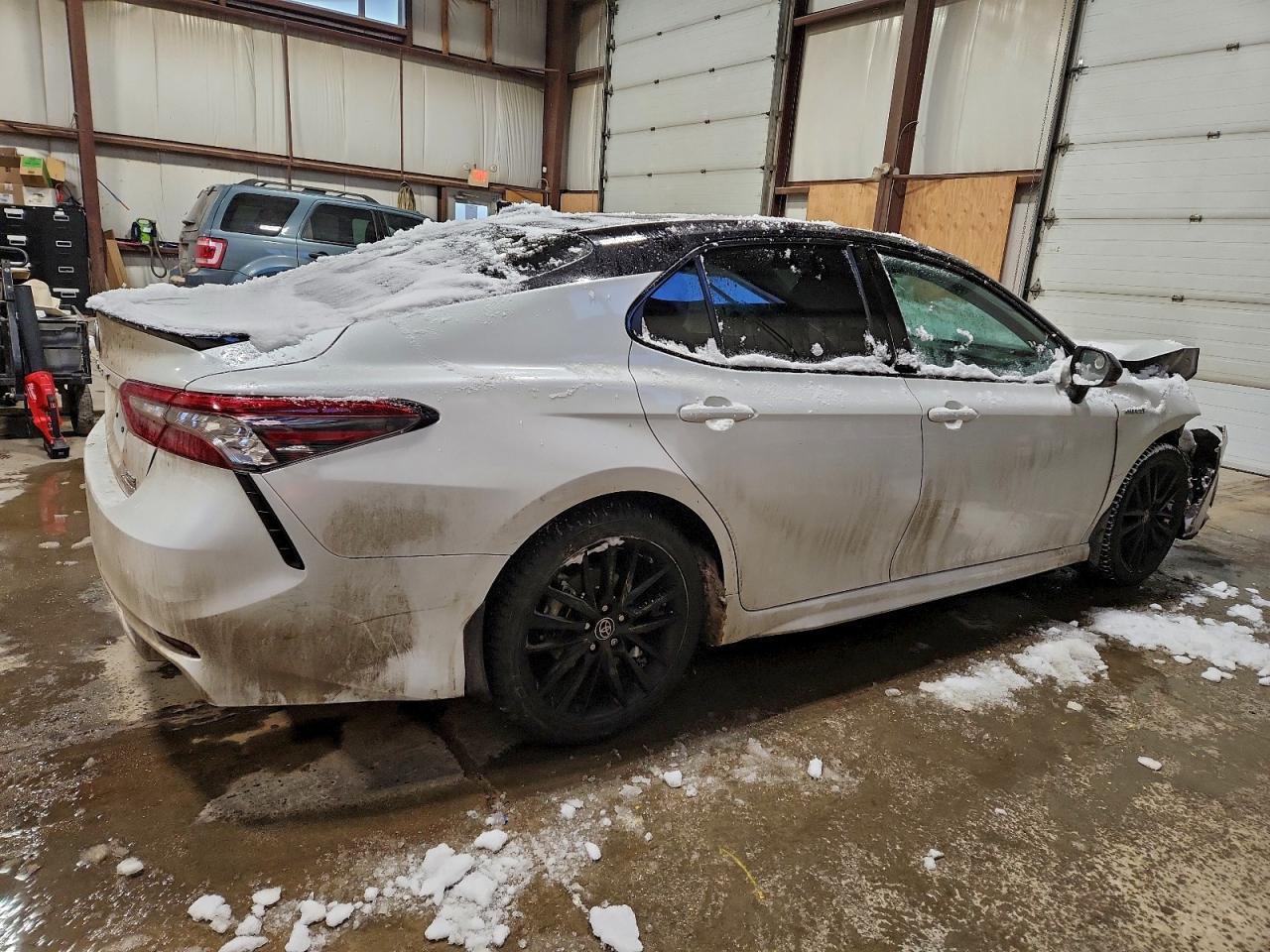 2021 Toyota Camry Xse - Фото 3