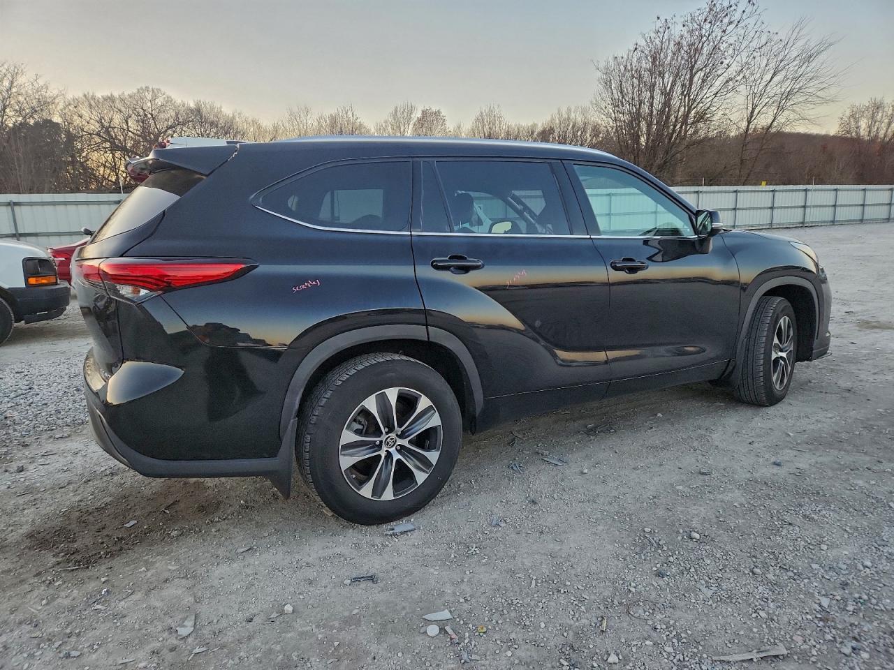 2021 Toyota Highlander Xle - Фото 3